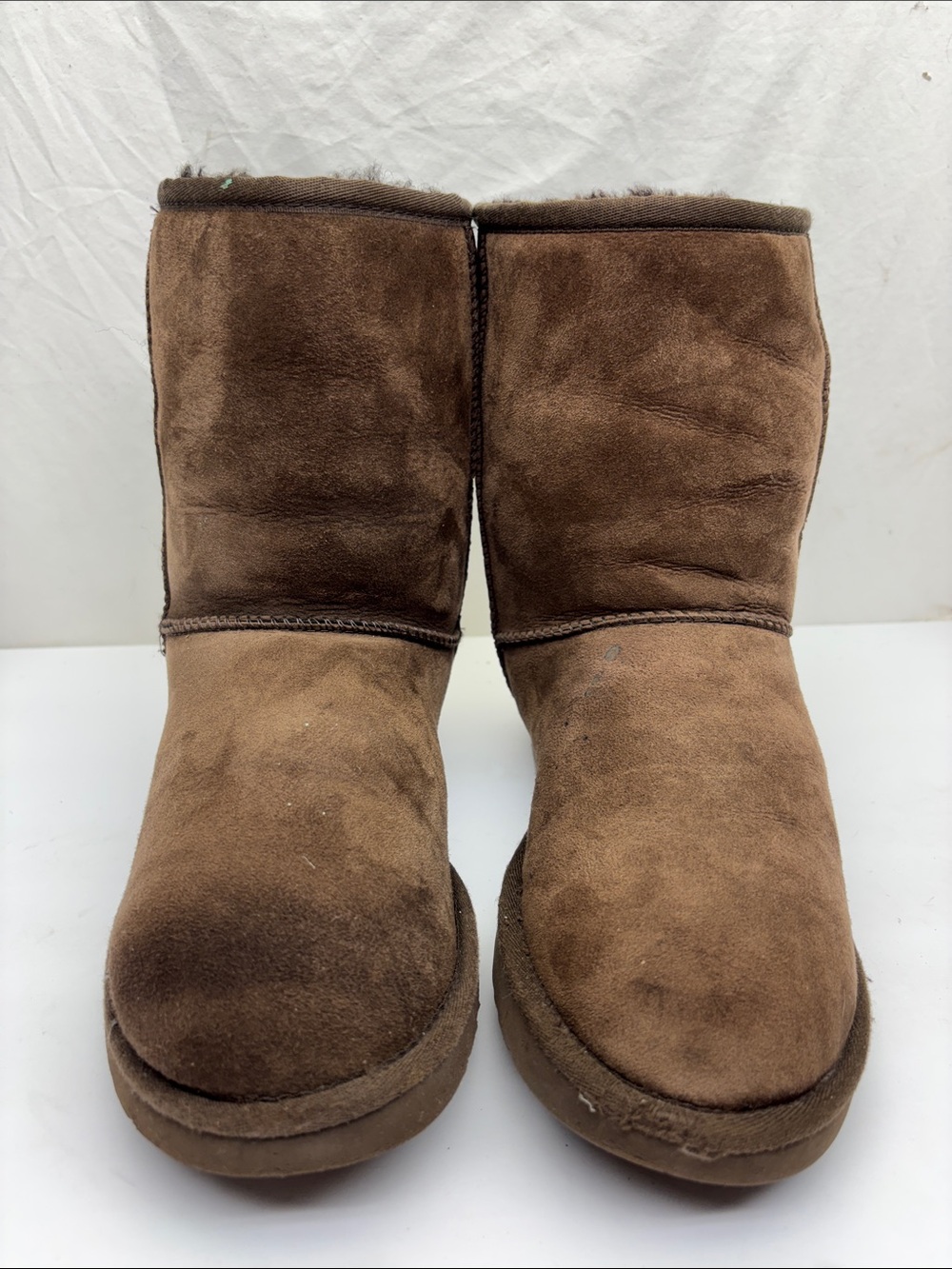 UGG Classic Short Shearling Boots in Brown - Women, SZ 9, box 77